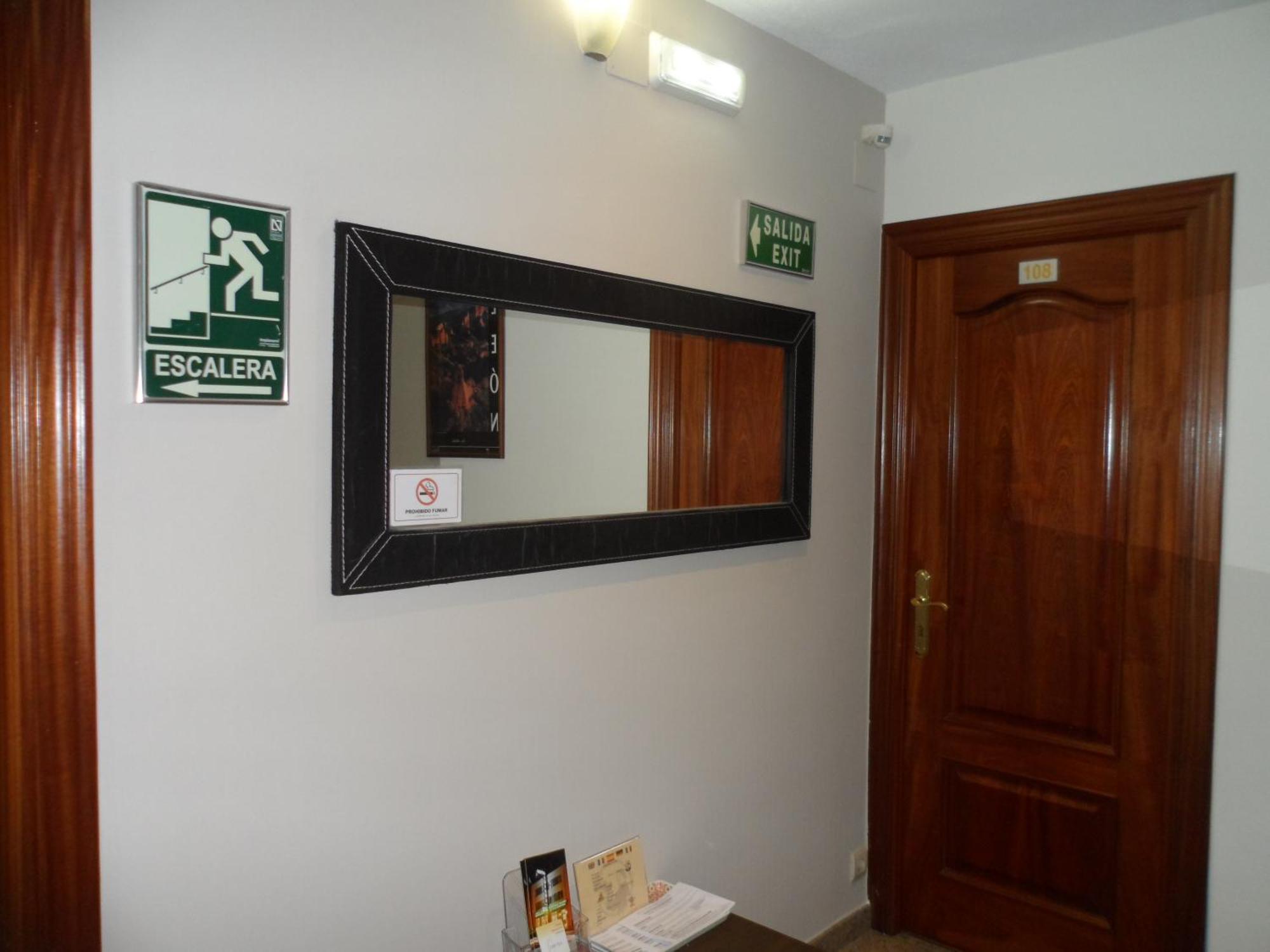 Hostal Coruna Astorga Exterior foto